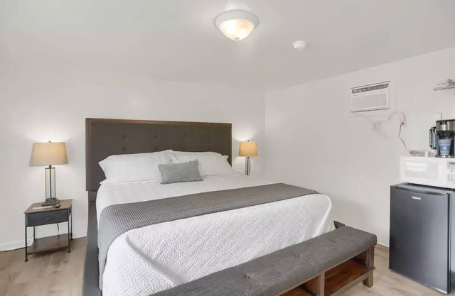 King room 101 at Halifax Innnn