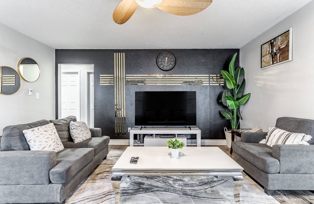 King Size Bed Bungalow with a Gym in Indianapolis