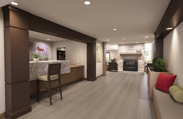 King Suite. Free Breakfast. Pool. Only 5 Miles from Purdue University!