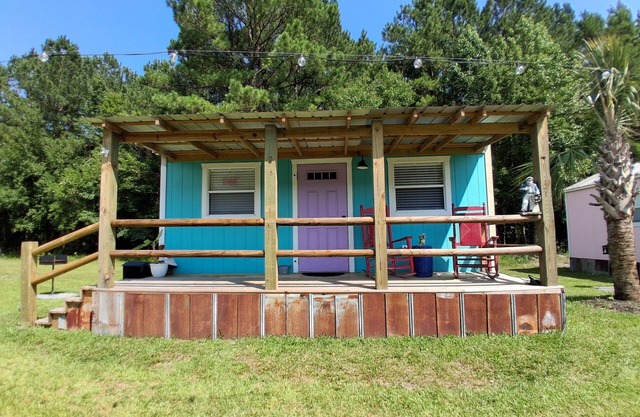 King Suite Minutes to Beach Shopping Nature Trails Boating Historic Sites