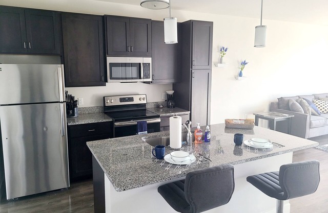 King Suite- Prime CWE Spot w/Lux Amenities (315)