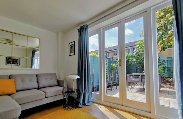 Kings Cross 4BR House | Garden & Free Parking