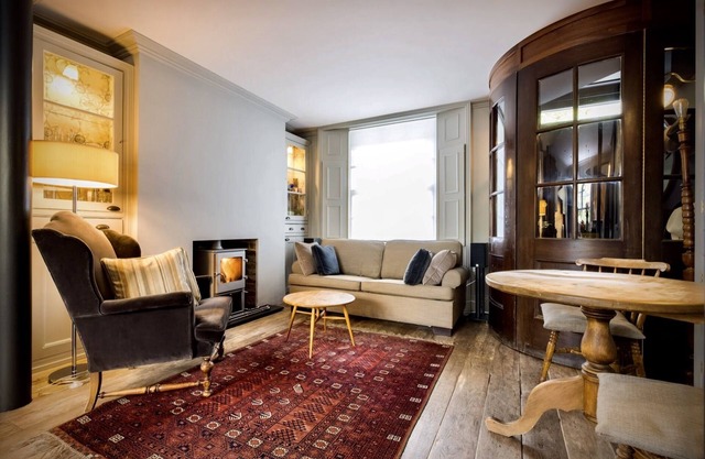 Kings Cross, renovated period property, quiet tree lined street, central London