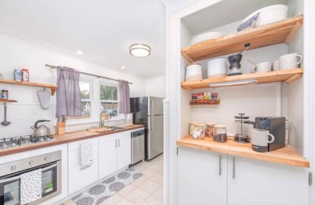 Kingwood Cottage, a beautiful 2-bedroom cottage across from Kingwood