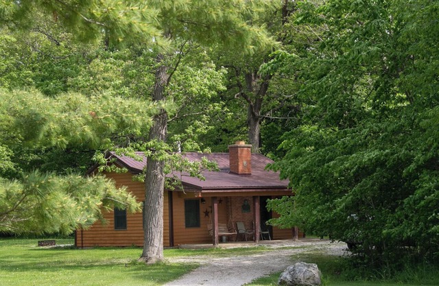 Kishauwau Cabins Small Family Cabin 7 Miles From Starved Rock State Park