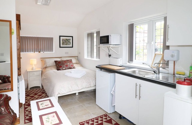 KISSINGATE, romantic, with a garden in Nether Langwith