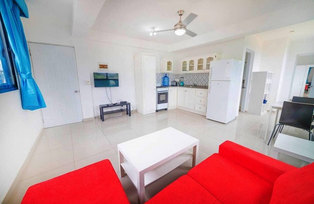 Kite-surf in Cabarete! Guest-friendly condo across the street from beach