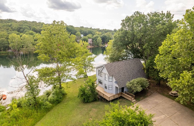 Kiwanie Lodge, Large Lakefront Home, Sleeps 12