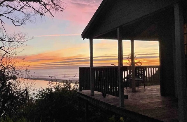 Klamath Overlook House. 3 bedroom 2 bath with amazing views