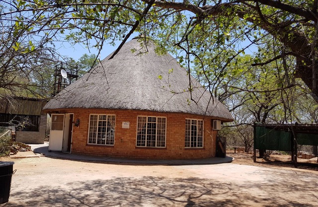 *“Klein Huisie – Family Bush Escape w/2 Bedrooms, Bunk Beds & Jacuzz