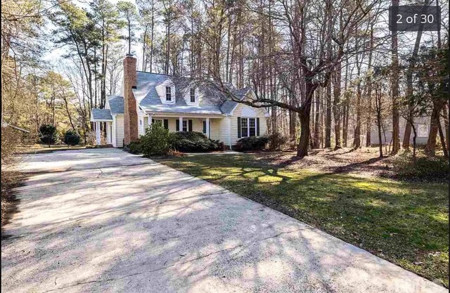 Knight Play Golf home with Jetted tub on 1.2 acre lot in Apex