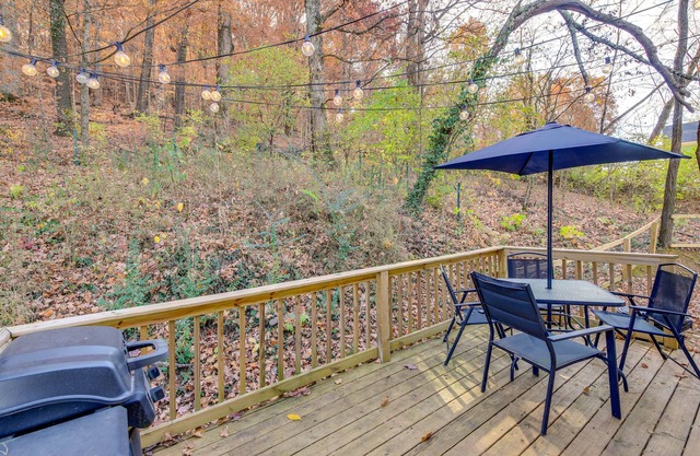 Knoxville Cottage w/Fenced Yard, Pet Friendly!