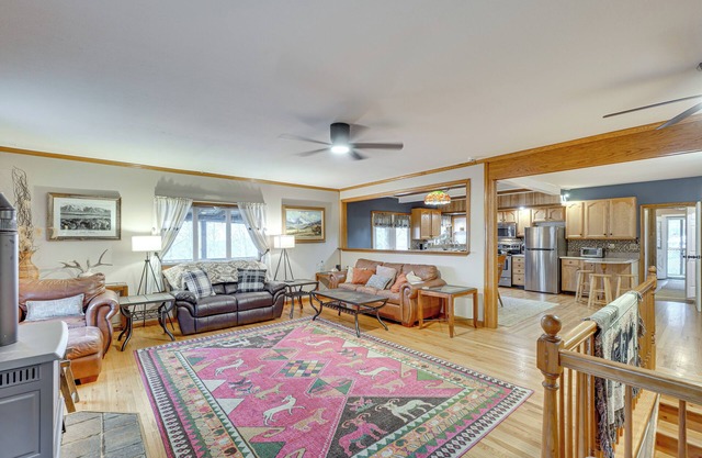 Knoxville Home: On-Site Hiking & Outdoor Kitchen!