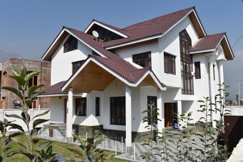 KongPosh by The Guiding Monk