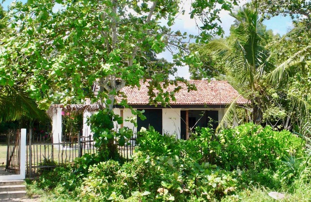 Kotamba: One bedroom hideaway on Mawella Beach anchorage with shared pool