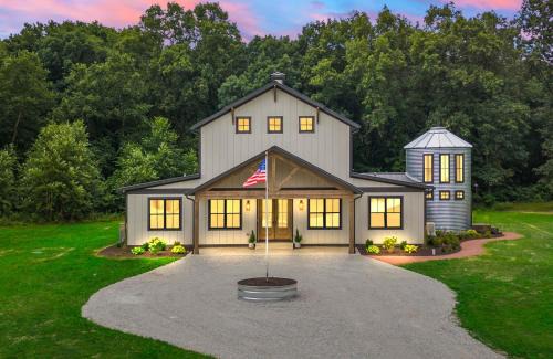 Kouts Home High-End Retreat in Secluded Setting
