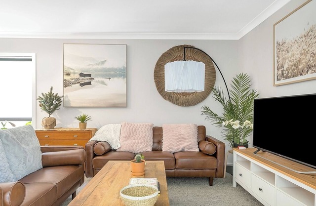 KozyGuru | Marsden Park | Charming 5Bed + Backyard