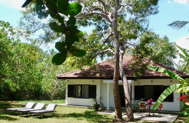 Kumbuk: Two bedroom hideaway steps from Mawella Beach