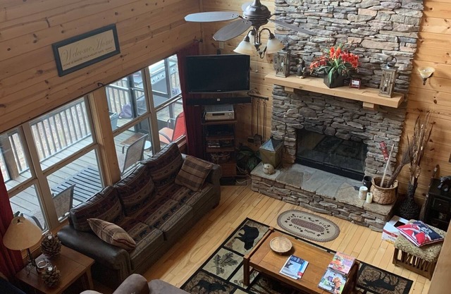 L&D Mountain Retreat Cabin far from the Hustles and Bustles of the City