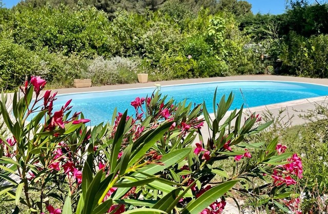L'escale Verte Comfortable apartment with swimming pool