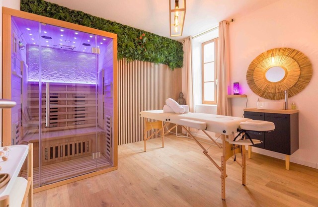 L'essentiel- Appartement avec Jacuzzi et Sauna et table de massage - SR Loc