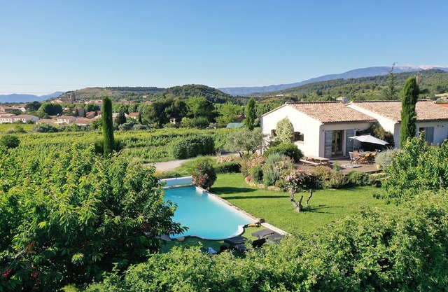 L'Instant Provence" villa in the countryside with breathtaking views and private pool