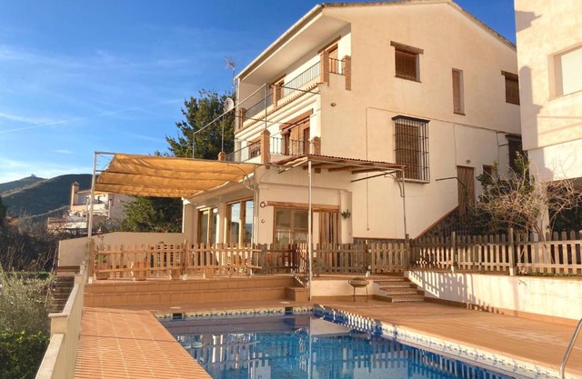 LA ALBERQUILLA, un oasis con piscina en Quentar