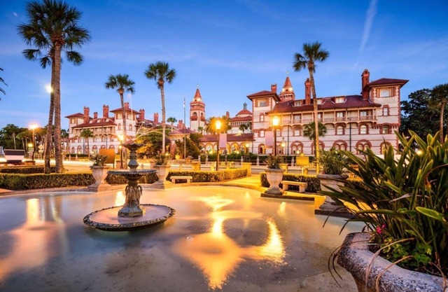 La Casa Caliente - Spa | Romantic Tiny Retreat Near Beaches & Old Town