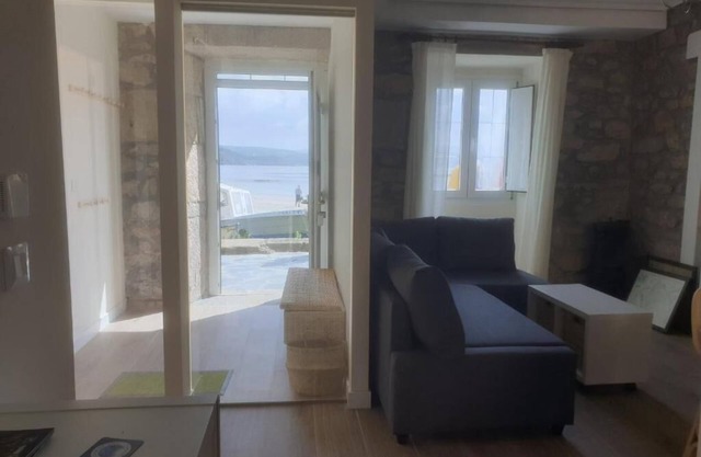 La Casa de Ana en Fisterra se Ubica en una Antigua Fábrica de Salazón de 1805