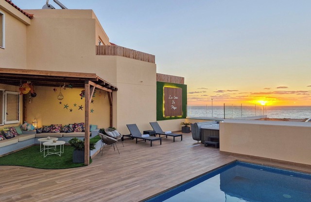La Casa de Playa - swimming pool and jacuzzi 50m from the sea
