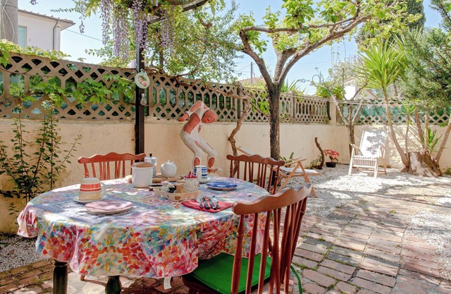 'La Casa Degli Artisti' near the Beach with Private Garden & A/C