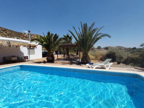 La casita del desierto, cortijo para 7 personas con piscina privada