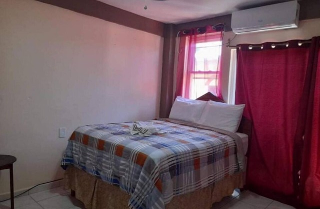 La Delphina Bed and Breakfast Bar and Grill Single Room