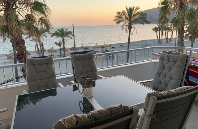 La Herradura junto al mar