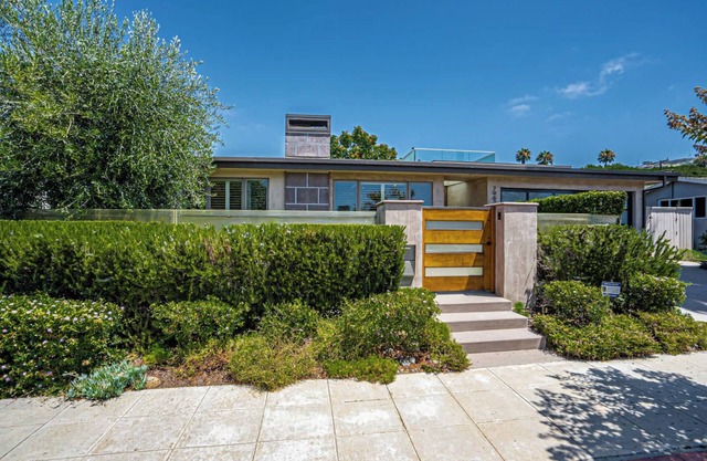 La Jolla Shores Gem with Rooftop Ocean Views