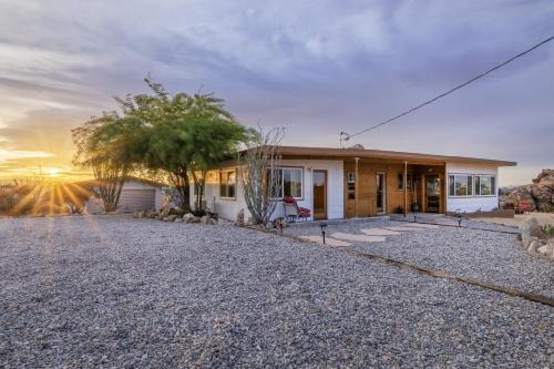 La Luna Azul - Privacy in the Boulders with Hot Tub & Fire Pit home