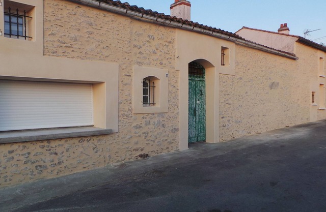 La petite Logne - accommodation with swimming pool