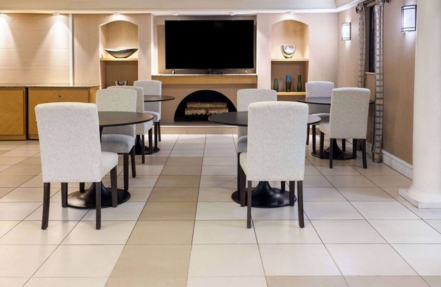 La Quinta Inn by Wyndham Pittsburgh Airport