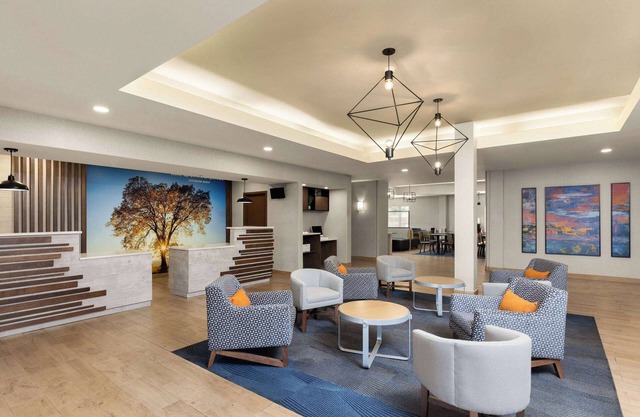 La Quinta Inn & Suites by Wyndham Santa Clarita - Valencia