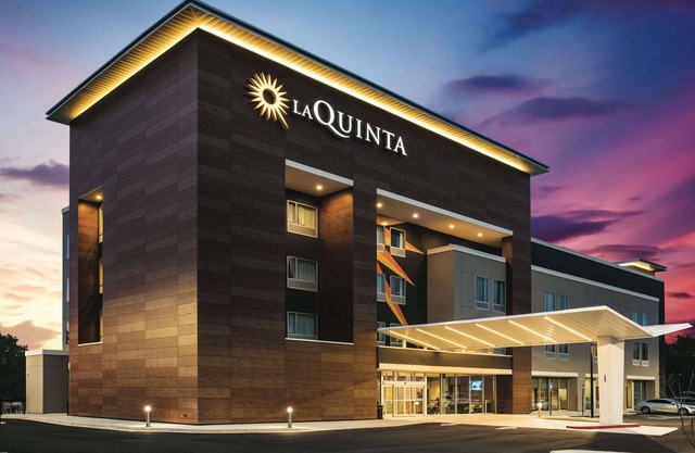 La Quinta Inn & Suites by Wyndham Atlanta South - McDonough