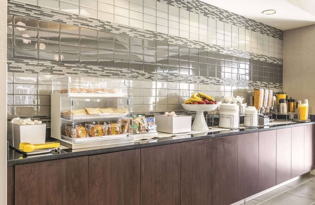 La Quinta Inn & Suites by Wyndham Alexandria Airport