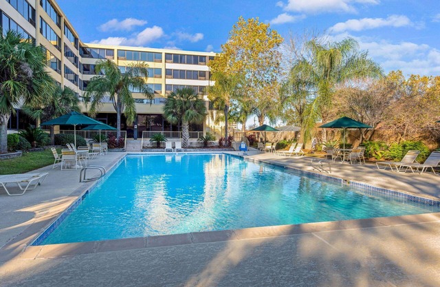 La Quinta Inn & Suites by Wyndham New Orleans Airport