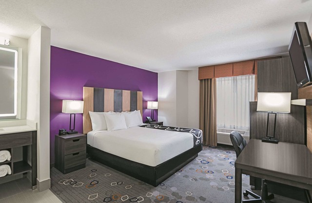 La Quinta Inn & Suites by Wyndham Minneapolis Northwest