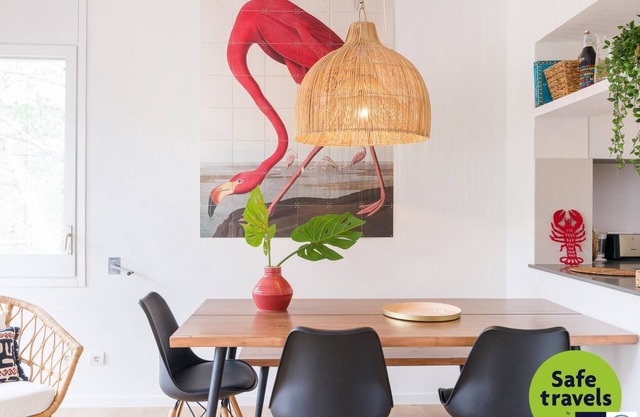 La Vie en Rouge Sa Riera Duplex, Private Parking