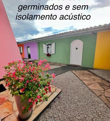 La vita hospedaria studio amarelo