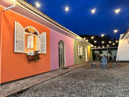 La vita hospedaria studio laranja