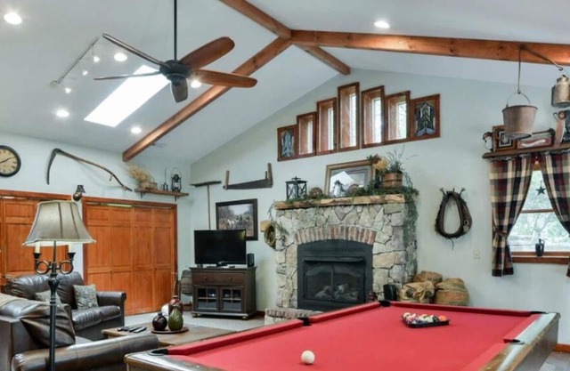 Labor Day Open - Secluded All-One-Level Carriage House-Pool Table-Hot Tub-Dog Friendly - Car Charger