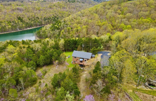 Labor Day Open-Secluded Home- Mountain Estate with Stunning Lake Views & Cleared Trail to water!