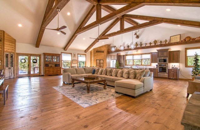 Labor Day Open, Vaulted Ceilings, Gourmet Kitchen Appliances, Hot Tub, Car Charger, Cmty Pool