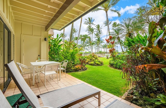 Lae Nani 215. A Convenient Location, Beautifully Decorated Ground Floor Air Conditioned Condo.
